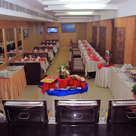 Pattom Royal Hotel Thiruvananthapuram Kültér fotó