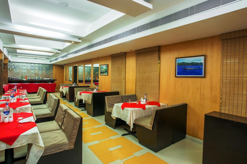 Pattom Royal Hotel Thiruvananthapuram Kültér fotó