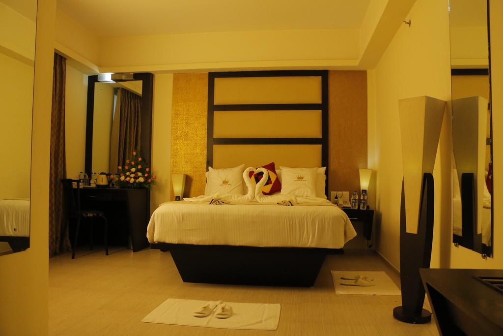 Pattom Royal Hotel Thiruvananthapuram Kültér fotó