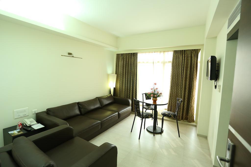 Pattom Royal Hotel Thiruvananthapuram Kültér fotó