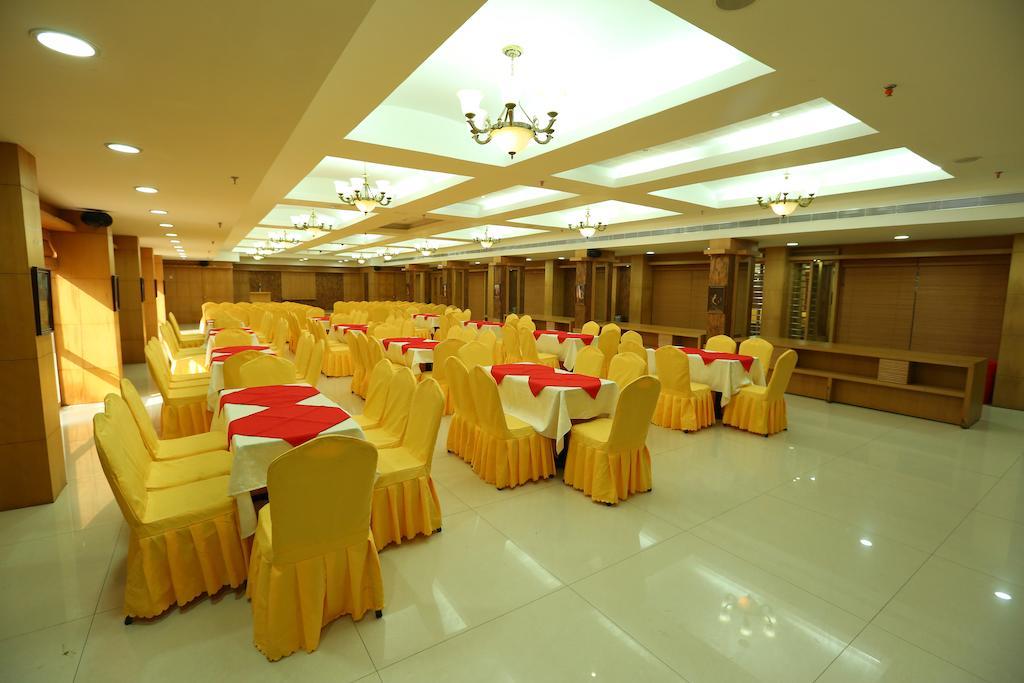 Pattom Royal Hotel Thiruvananthapuram Kültér fotó