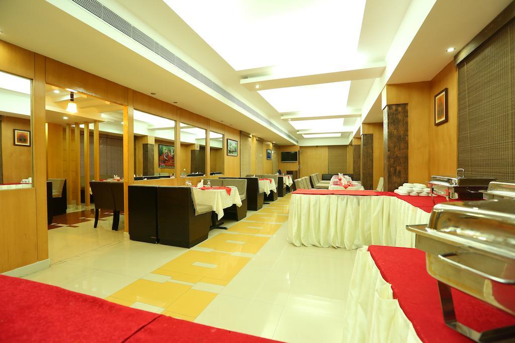 Pattom Royal Hotel Thiruvananthapuram Kültér fotó