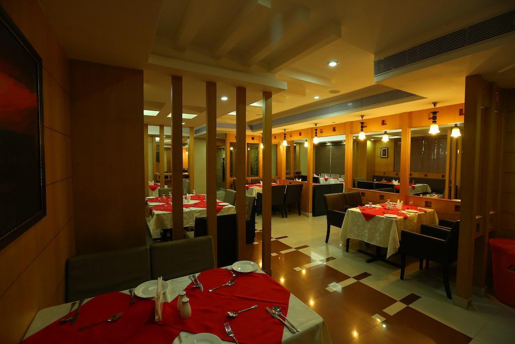 Pattom Royal Hotel Thiruvananthapuram Kültér fotó
