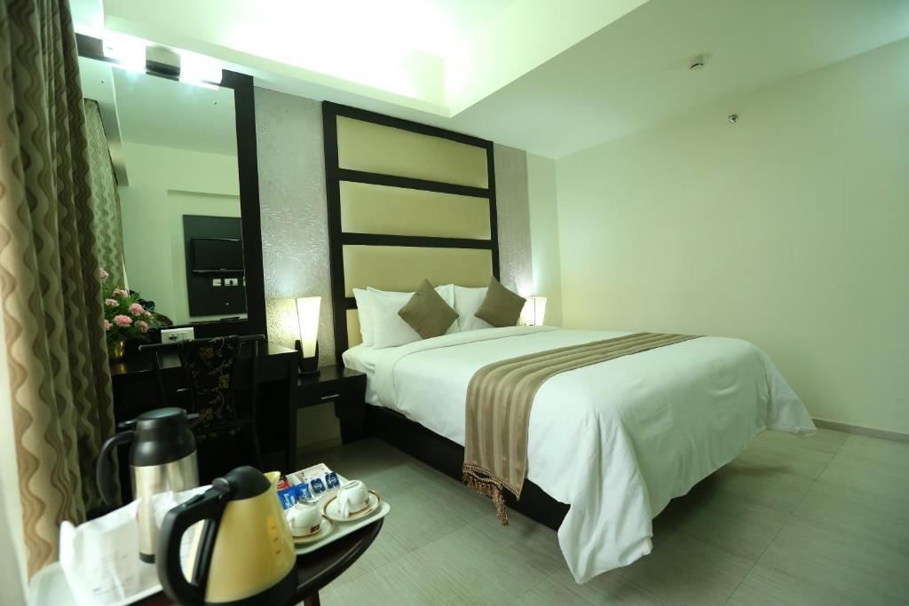 Pattom Royal Hotel Thiruvananthapuram Kültér fotó