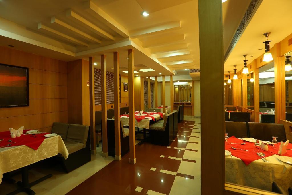 Pattom Royal Hotel Thiruvananthapuram Kültér fotó