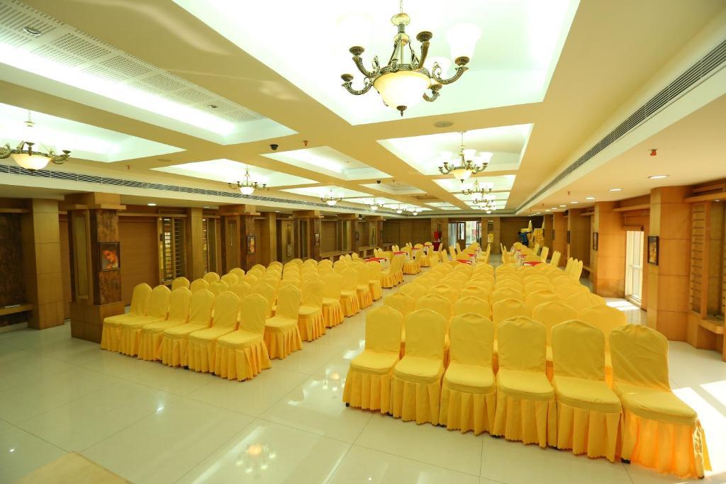 Pattom Royal Hotel Thiruvananthapuram Kültér fotó